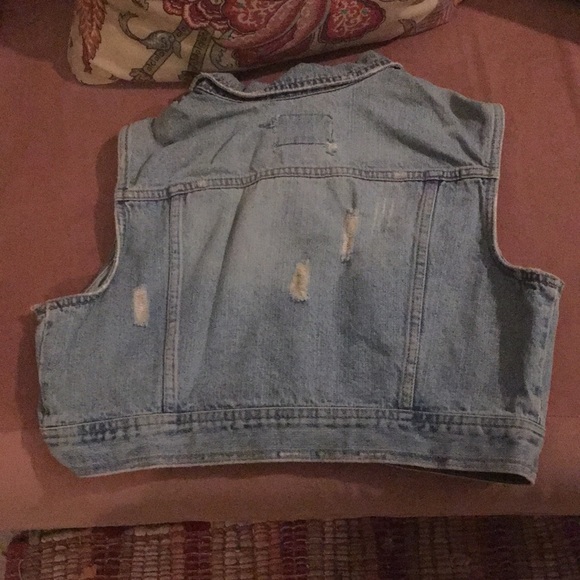 Sleeveless jean jacket - Picture 2 of 2